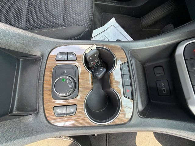 Used 2023 GMC Acadia SLE w/ Driver Convenience Package FWD image 30