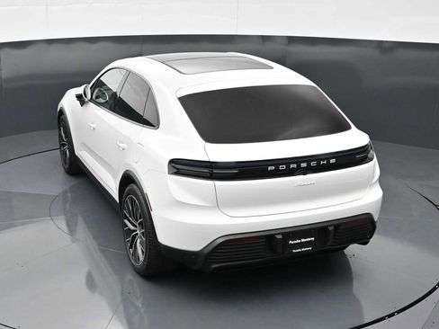 Certified 2025 Porsche Macan Electric RWD image 31