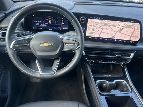 Used 2025 Chevrolet Traverse LT AWD/4WD image 16