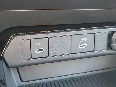 New 2026 Toyota Prius Plug-In Hybrid FWD image 32