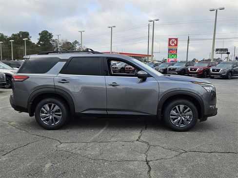 New 2025 Nissan Pathfinder SV image 13