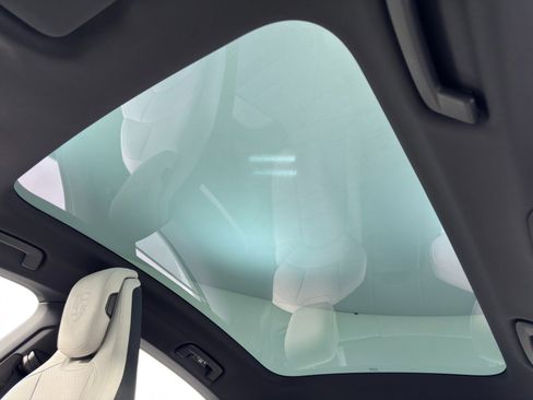 Used 2023 Porsche Taycan 4S w/ Premium Package image 12