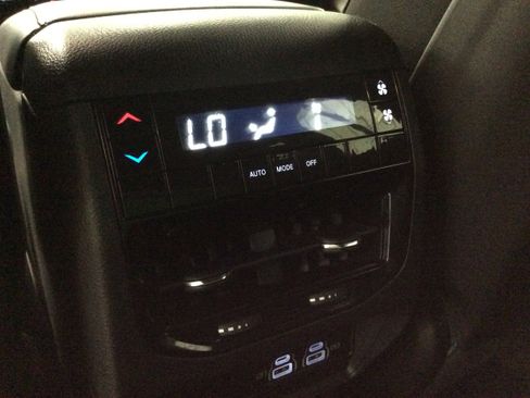 Used 2024 Jeep Grand Cherokee L Laredo image 36