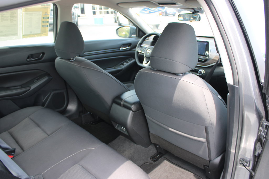 Used 2024 Nissan Altima 2.5 SV FWD image 32