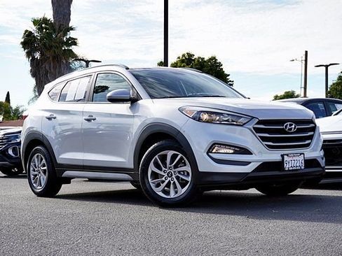 Used 2017 Hyundai Tucson SE FWD image 2