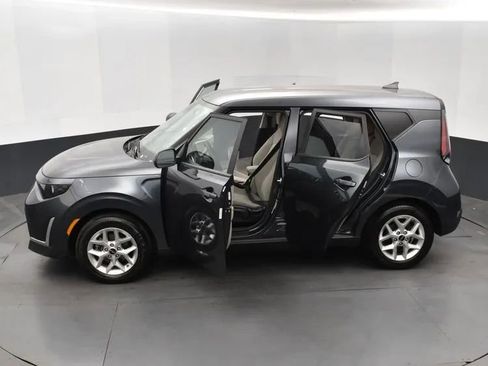 Used 2025 Kia Soul LX w/ LX Technology Package FWD image 7