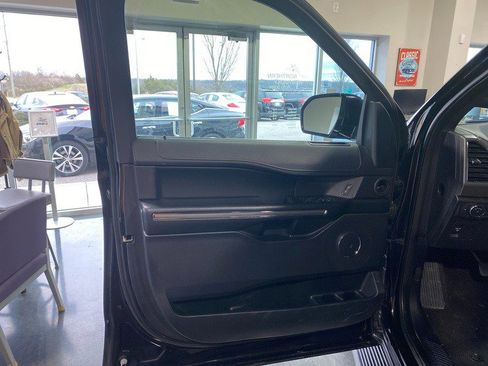 Used 2021 Ford Expedition XLT image 18