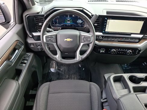 Used 2022 Chevrolet Silverado 1500 LT AWD/4WD image 11