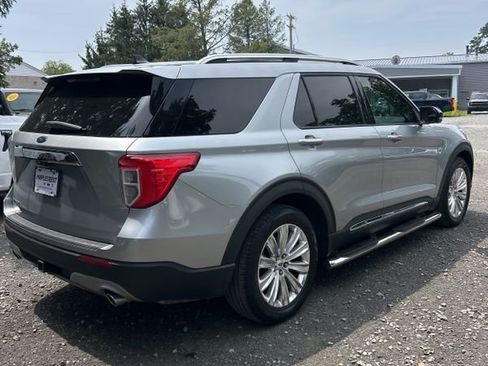 Used 2023 Ford Explorer Limited w/ Limited Technology Package RWD image 4