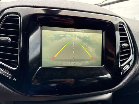 Used 2021 Jeep Compass Latitude FWD image 20