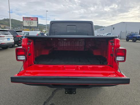 Used 2023 Jeep Gladiator Sport image 19