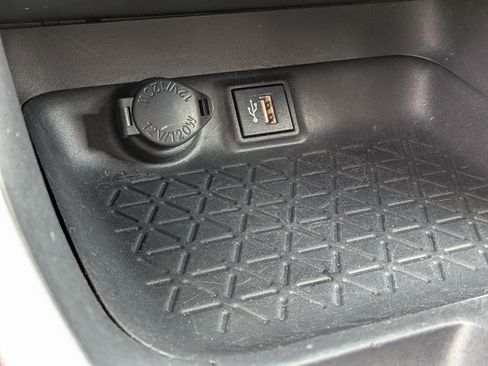 Used 2024 Toyota RAV4 XLE FWD image 30