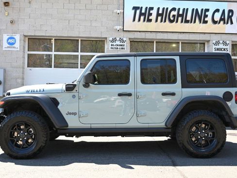 Used 2024 Jeep Wrangler Unlimited AWD/4WD image 2