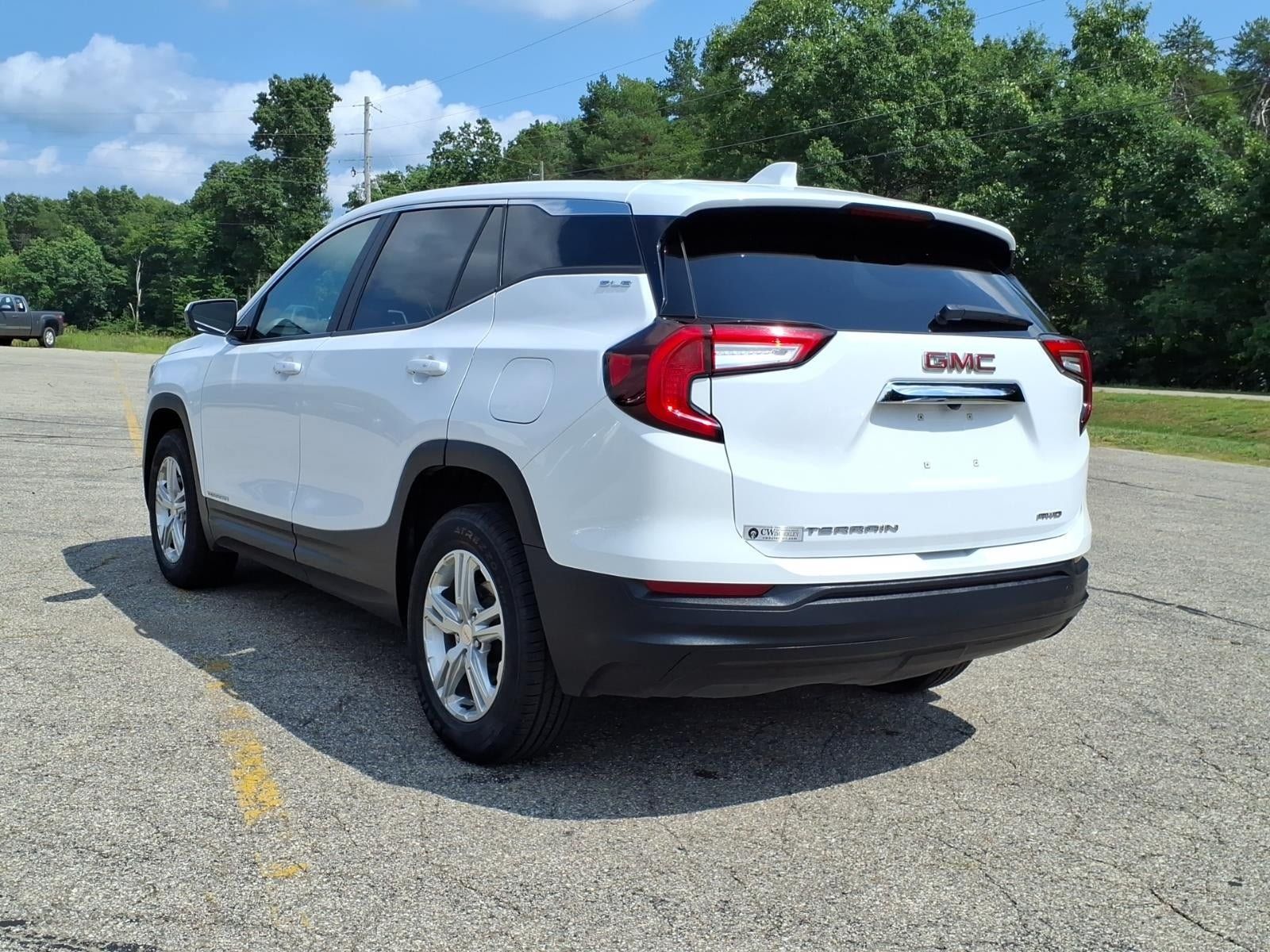 Used 2024 GMC Terrain SLE AWD/4WD image 11