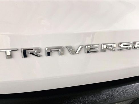 Used 2025 Chevrolet Traverse LT image 8