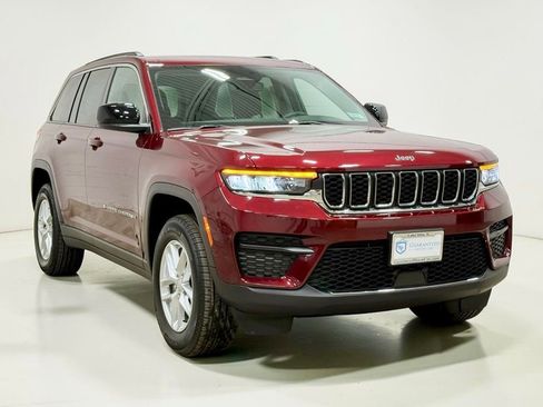 Used 2023 Jeep Grand Cherokee Laredo w/ Luxury Tech Group I AWD/4WD image 8