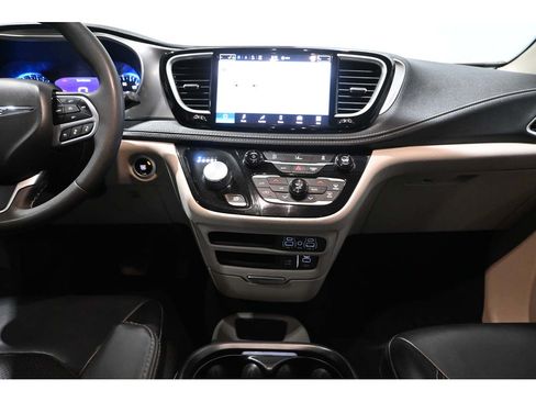 Used 2022 Chrysler Pacifica Touring-L FWD image 24