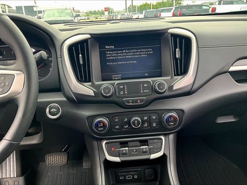 Used 2024 GMC Terrain SLT w/ LPO, 'HIT The Road' Package AWD/4WD image 17