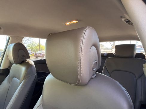 Used 2017 Hyundai Santa Fe Limited image 11