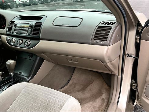 Used 2005 Toyota Camry LE FWD image 15