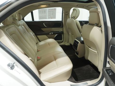 Used 2017 Lincoln Continental Select FWD image 16