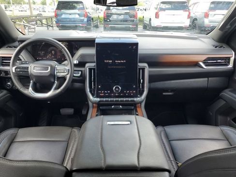 Used 2025 GMC Yukon XL Denali AWD/4WD image 11
