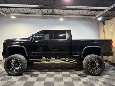 Used 2024 Chevrolet Silverado 2500 High Country w/ Midnight Edition AWD/4WD image 2