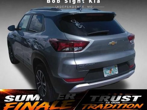 Used 2025 Chevrolet TrailBlazer LT AWD/4WD image 3