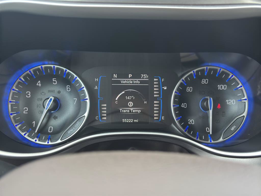 Used 2017 Chrysler Pacifica Touring-L w/ Tire & Wheel Group FWD image 9