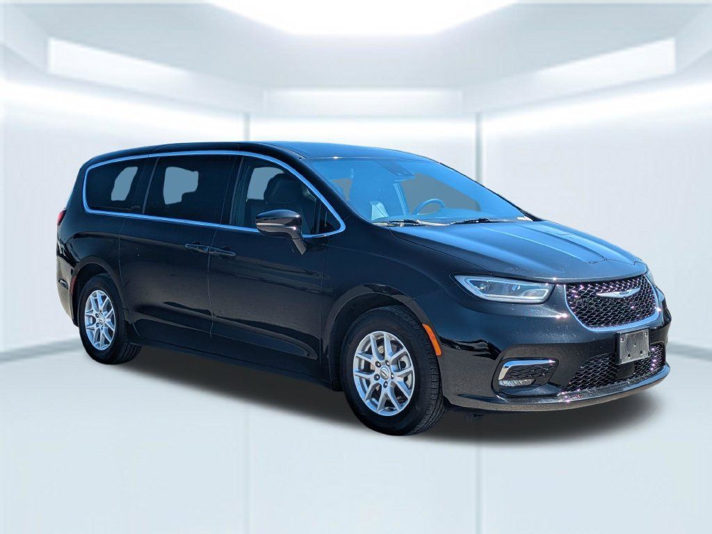 Used 2025 Chrysler Pacifica Select FWD image 8