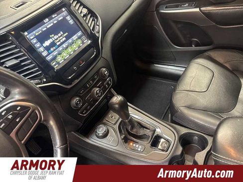 Used 2019 Jeep Cherokee Limited image 16