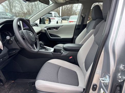 Used 2024 Toyota RAV4 XLE w/ Convenience Package image 12