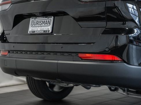 New 2025 Jeep Grand Cherokee Altitude image 8