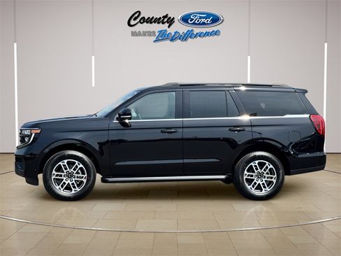 New 2025 Ford Expedition Active image 3