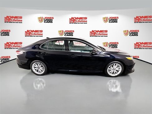 Certified 2020 Toyota Camry XLE image 19