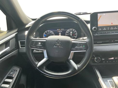 Used 2024 Mitsubishi Outlander SE Black Edition FWD image 18