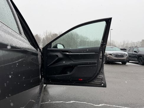 Used 2020 Toyota Camry LE image 31