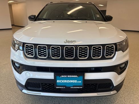 Used 2025 Jeep Compass Limited AWD/4WD image 3