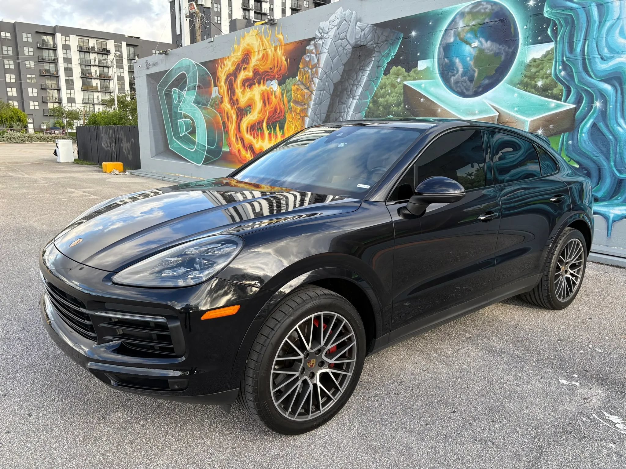 Used 2021 Porsche Cayenne Coupe AWD/4WD image 1