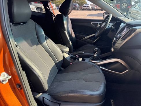 Used 2012 Hyundai Veloster w/ Style Pkg FWD image 15