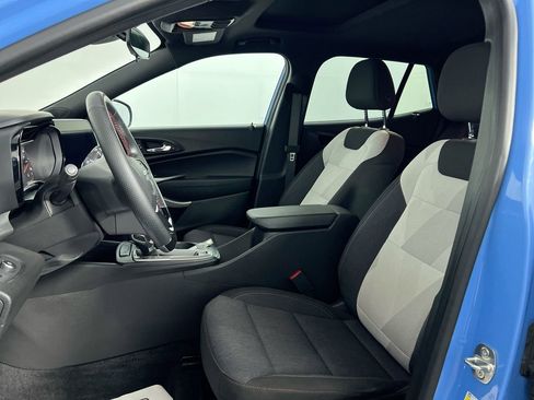 Used 2024 Chevrolet Trax RS w/ Sunroof Package image 12