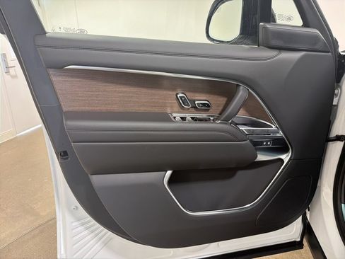 New 2026 Land Rover Range Rover Long Wheelbase SE AWD/4WD image 9