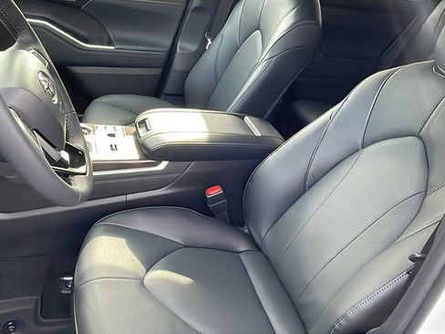 New 2026 Toyota Highlander Limited AWD/4WD image 11