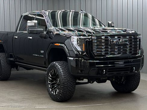 Used 2026 GMC Sierra 3500 Denali Ultimate AWD/4WD image 7