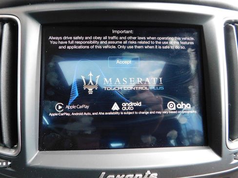 Used 2017 Maserati Levante w/ Luxury Package AWD/4WD image 14