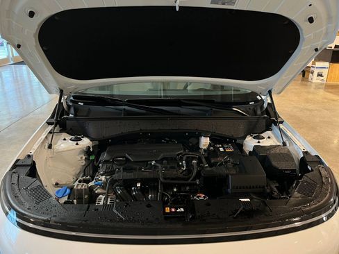 Used 2025 Hyundai Kona SEL image 32