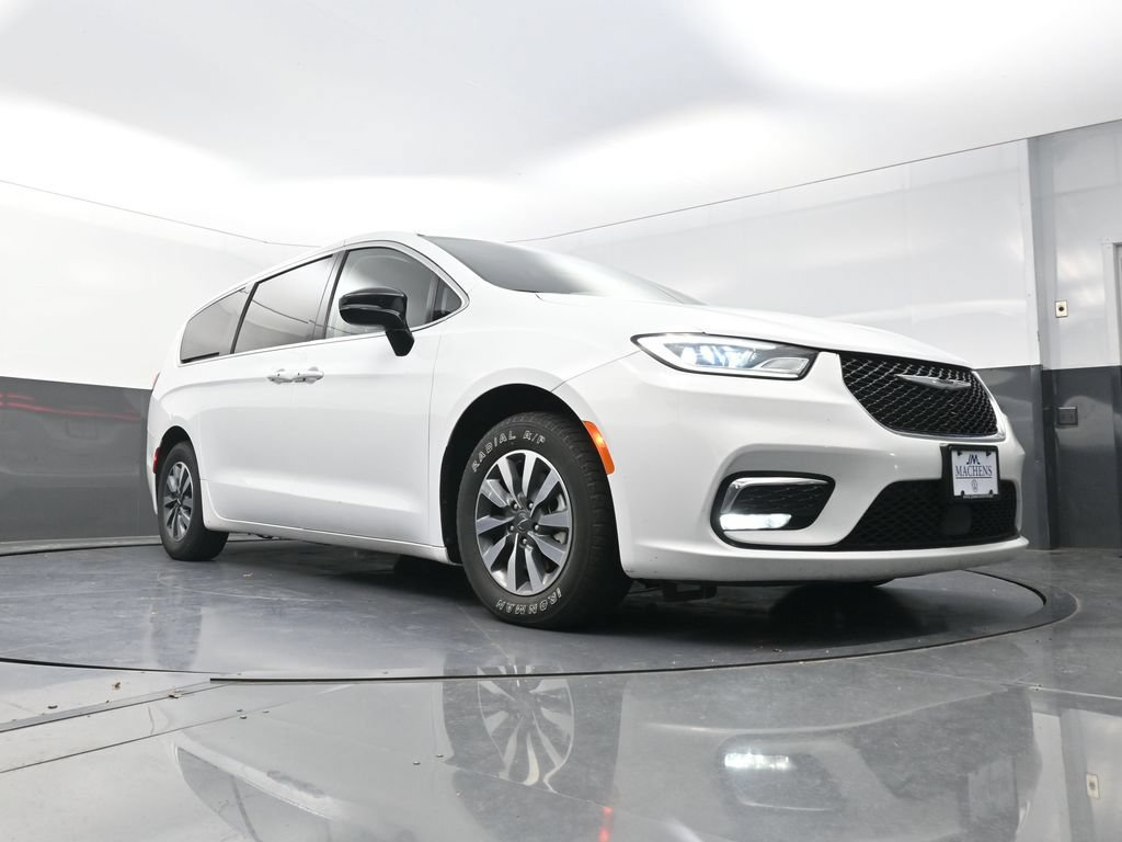 Used 2024 Chrysler Pacifica Limited FWD image 23
