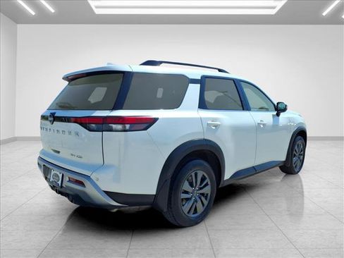 Used 2024 Nissan Pathfinder SV AWD/4WD image 12