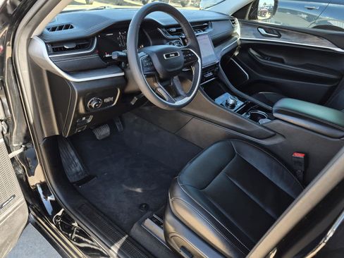 Used 2023 Jeep Grand Cherokee L Limited w/ Black Appearance Package image 11