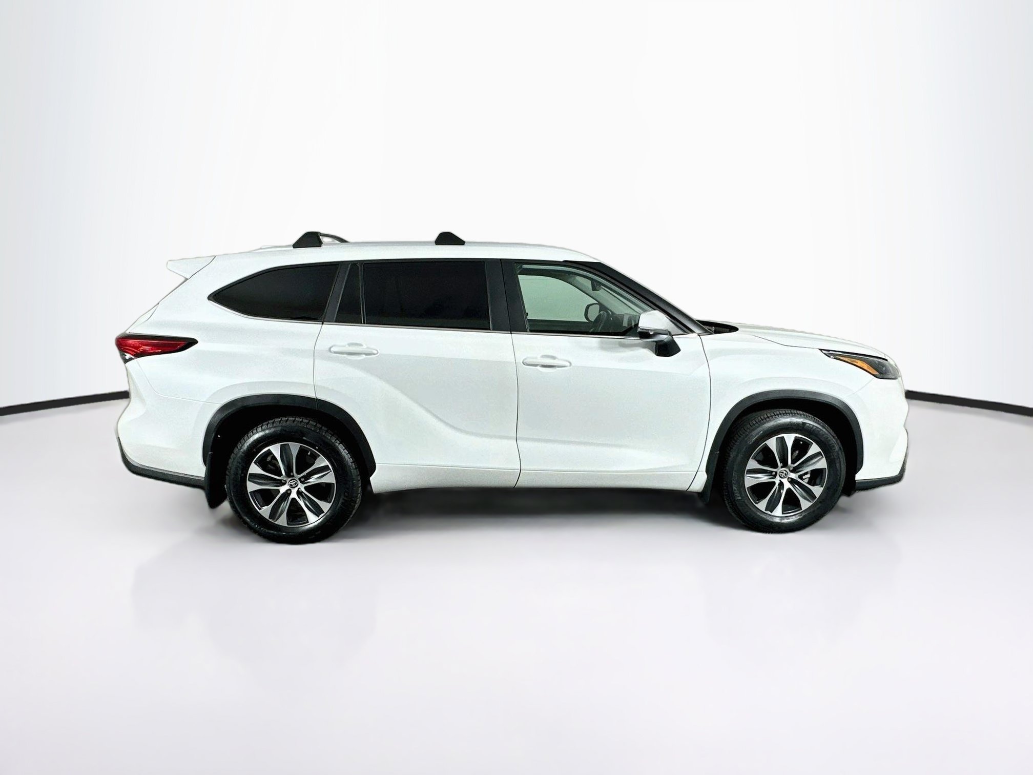 Used 2023 Toyota Highlander XLE FWD image 10